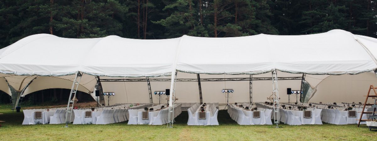 Quelle taille de tente ou chapiteau choisir en fonction du nombre d’invités ?